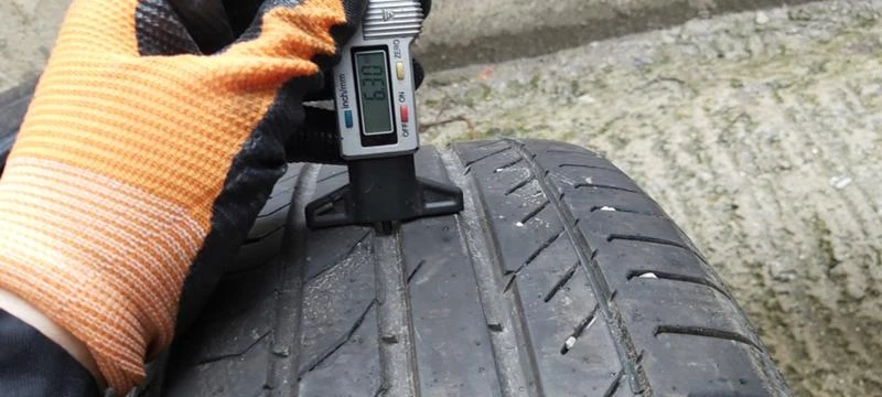 Гуми Летни 215/50R17, снимка 3 - Гуми и джанти - 32283625