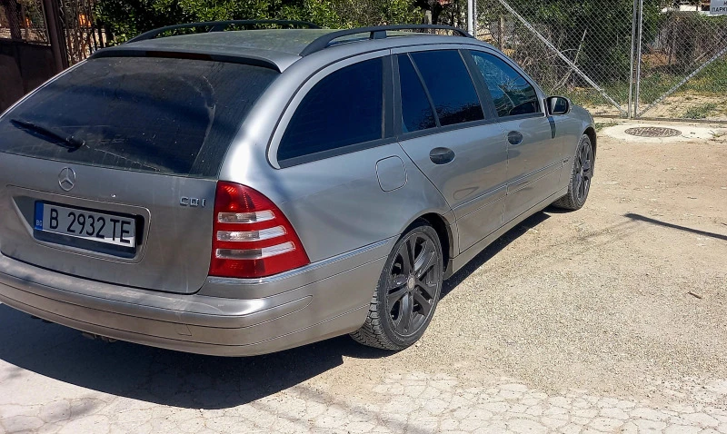 Mercedes-Benz C 220, снимка 6 - Автомобили и джипове - 47398957