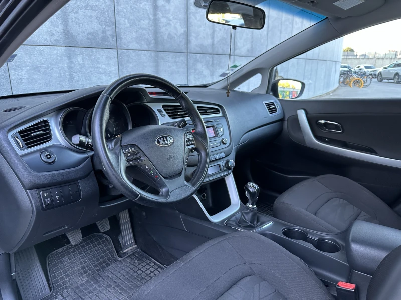 Kia Ceed 1.6 CRDi, снимка 13 - Автомобили и джипове - 47874474