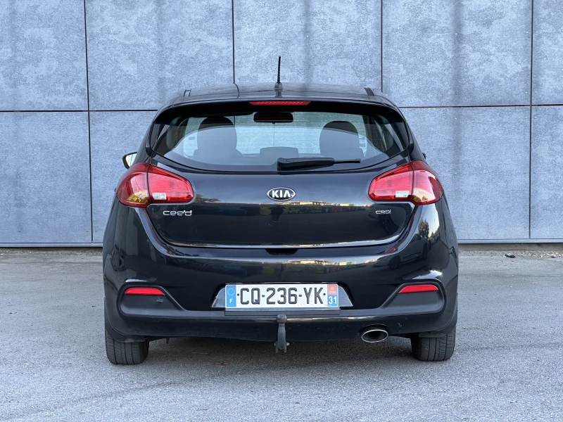 Kia Ceed 1.6 CRDi, снимка 5 - Автомобили и джипове - 47874474