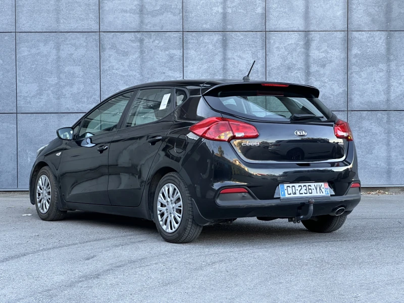 Kia Ceed 1.6 CRDi, снимка 4 - Автомобили и джипове - 47874474