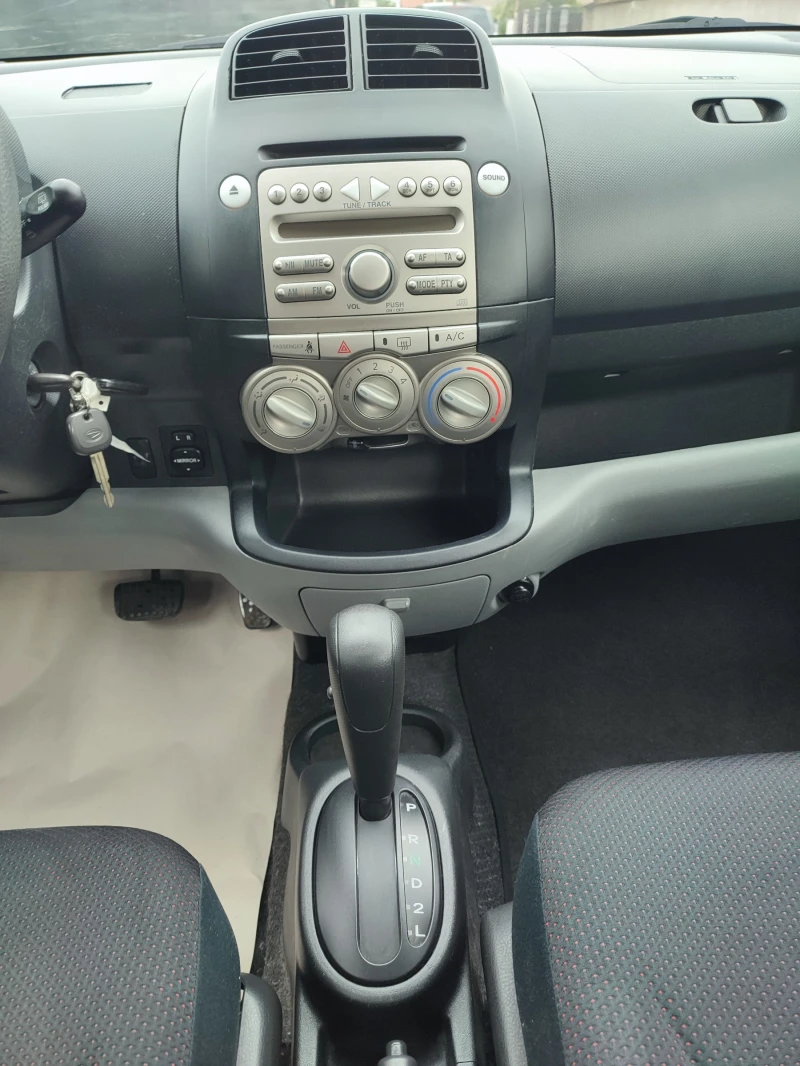 Daihatsu Sirion 1.3i-87kc-4X4-АВТОМАТИК-КЛИМАТИК, снимка 11 - Автомобили и джипове - 47888779