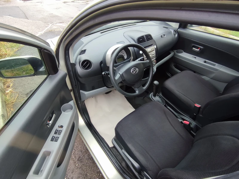 Daihatsu Sirion 1.3i-87kc-4X4-АВТОМАТИК-КЛИМАТИК, снимка 7 - Автомобили и джипове - 47888779