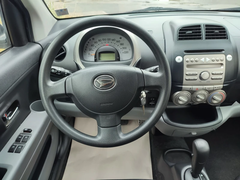 Daihatsu Sirion 1.3i-87kc-4X4-АВТОМАТИК-КЛИМАТИК, снимка 10 - Автомобили и джипове - 47888779