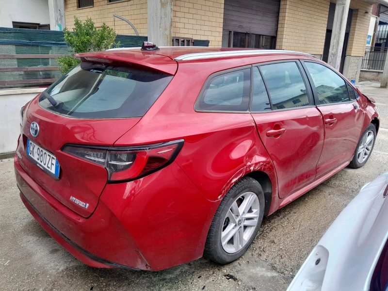 Toyota Corolla 1.8HYBRID, снимка 5 - Автомобили и джипове - 47282569