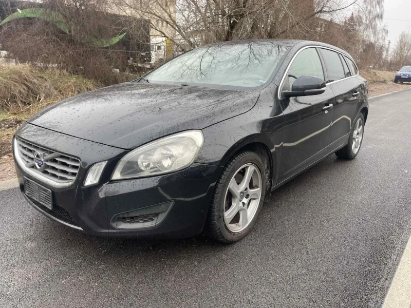 Volvo V60 2, 4 D5, снимка 11 - Автомобили и джипове - 49131957