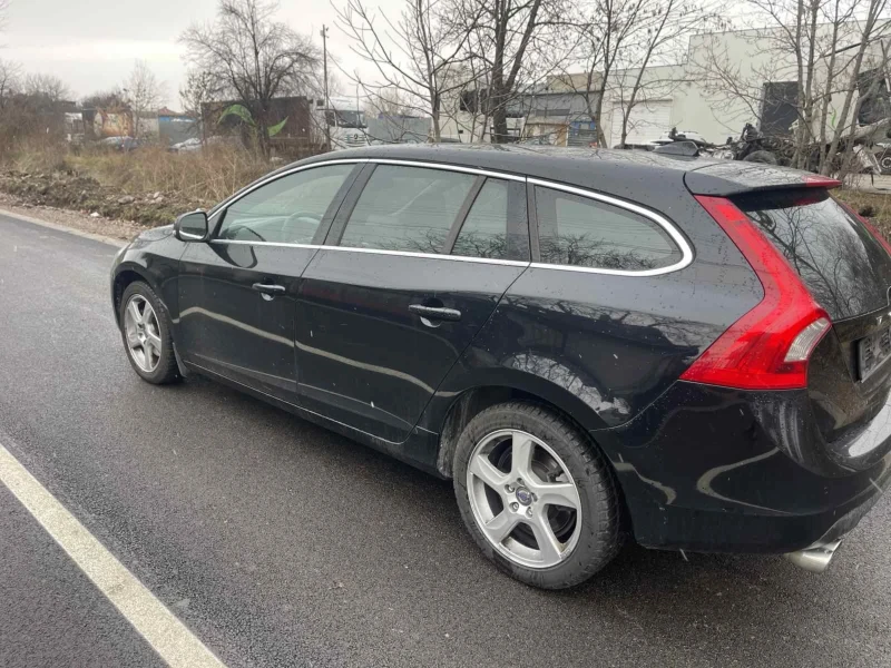 Volvo V60 2, 4 D5, снимка 9 - Автомобили и джипове - 49131957