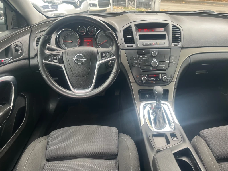 Opel Insignia 2.0 CDTI Automat Седан, снимка 8 - Автомобили и джипове - 50552423