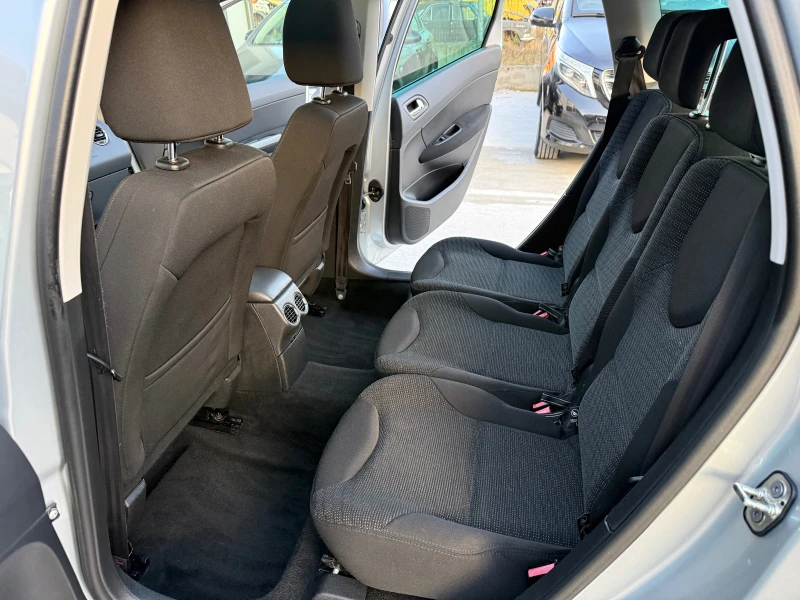 Peugeot 308 SW 1.6hdi, снимка 12 - Автомобили и джипове - 52840913