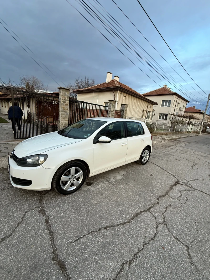 VW Golf 1.6 TDI, снимка 3 - Автомобили и джипове - 52976210