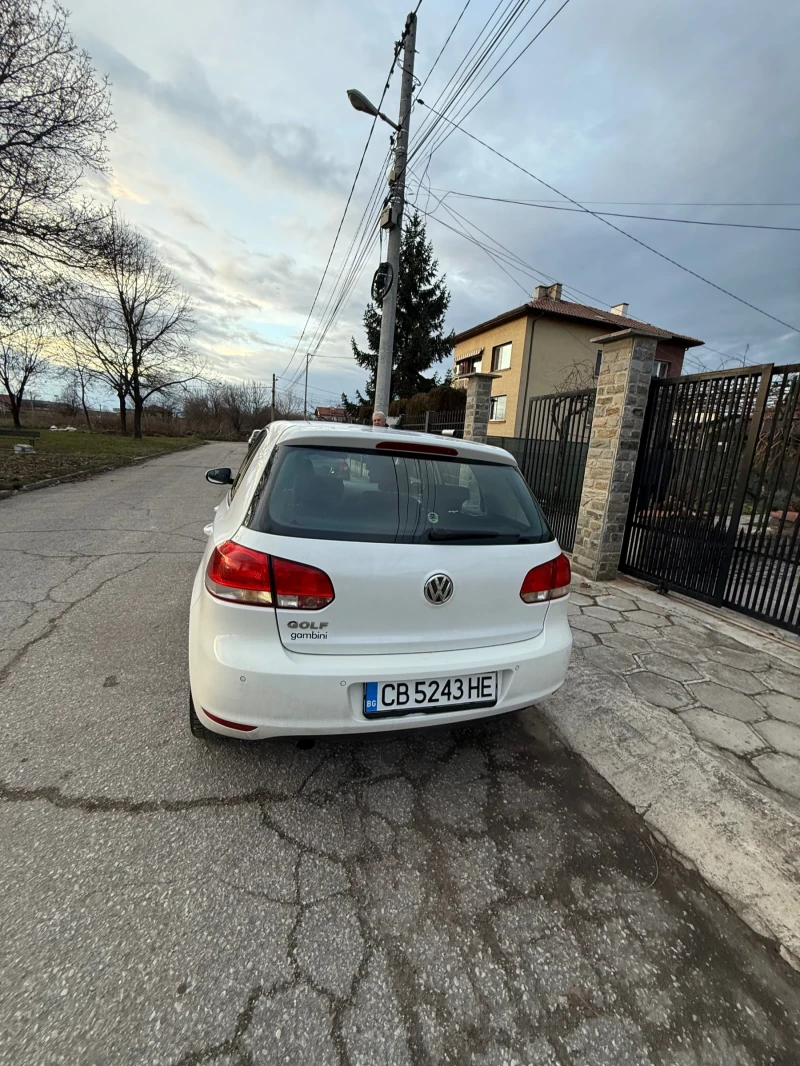 VW Golf 1.6 TDI, снимка 4 - Автомобили и джипове - 52976210