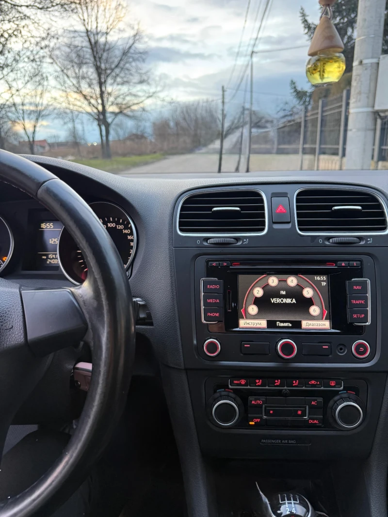 VW Golf 1.6 TDI, снимка 6 - Автомобили и джипове - 52976210