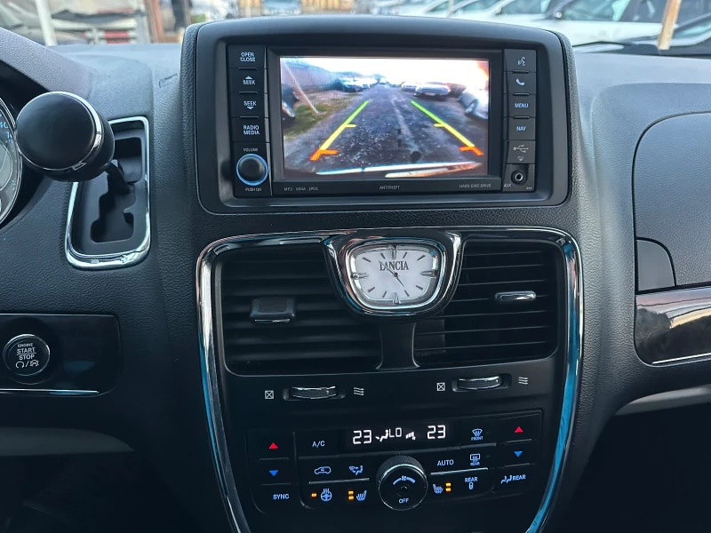 Lancia Voyager 2.8 CRD-163 k.s.-7 местен Автоматик, снимка 12 - Автомобили и джипове - 53115483