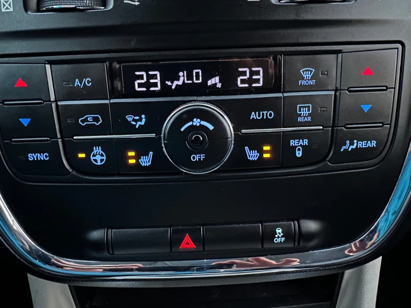 Lancia Voyager 2.8 CRD-163 k.s.-7 местен Автоматик, снимка 9 - Автомобили и джипове - 53115483