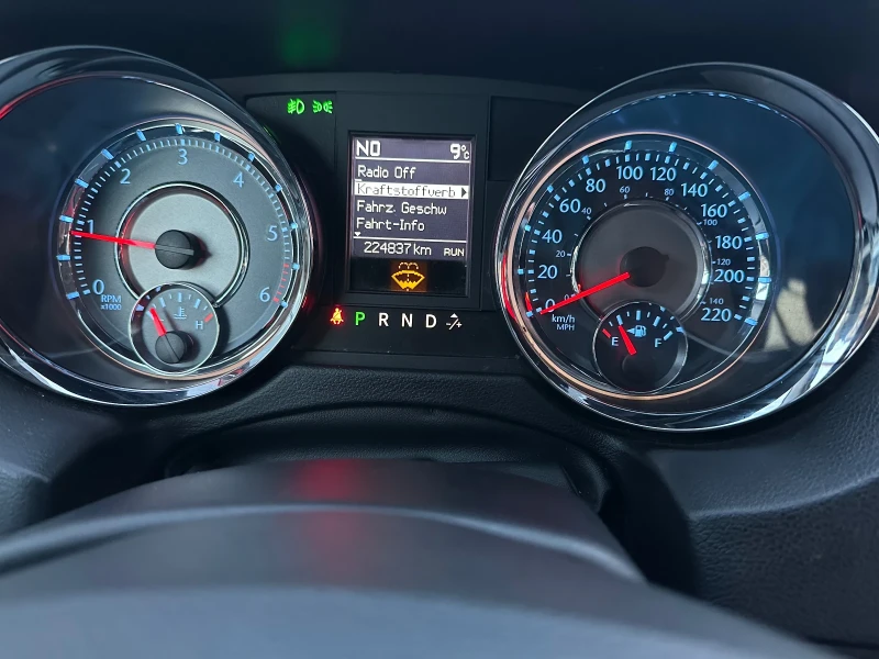 Lancia Voyager 2.8 CRD-163 k.s.-7 местен Автоматик, снимка 10 - Автомобили и джипове - 53115483