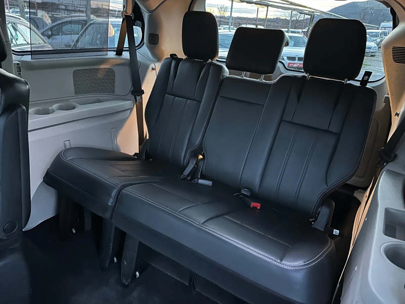 Lancia Voyager 2.8 CRD-163 k.s.-7 местен Автоматик, снимка 8 - Автомобили и джипове - 53115483