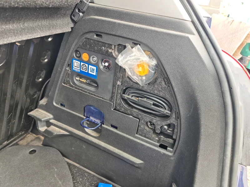 Opel Corsa 1.4 LPG ITALIA , снимка 14 - Автомобили и джипове - 53208964