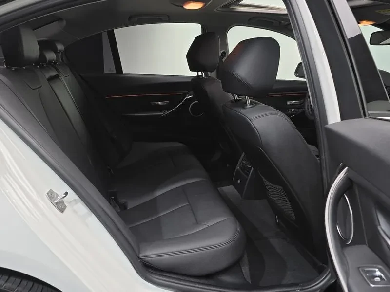 BMW 320, снимка 11 - Автомобили и джипове - 54835849