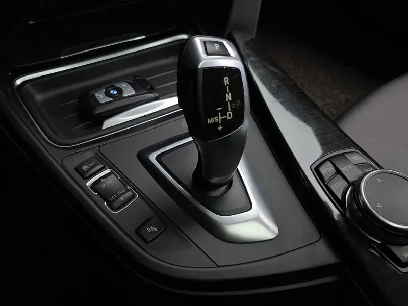 BMW 320, снимка 9 - Автомобили и джипове - 54835849