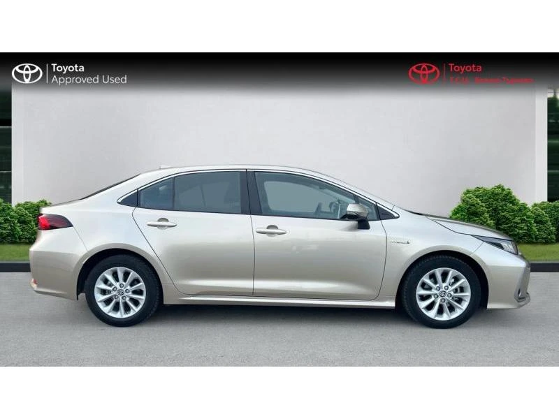 Toyota Corolla 1.8H Executive, снимка 4 - Автомобили и джипове - 56251953