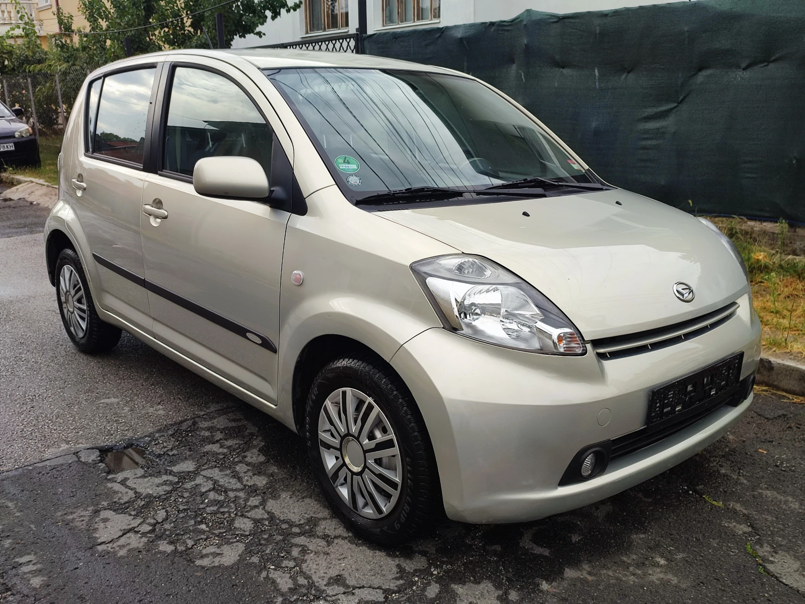 Daihatsu Sirion 1.3i-87kc-4X4-АВТОМАТИК-КЛИМАТИК - изображение 3