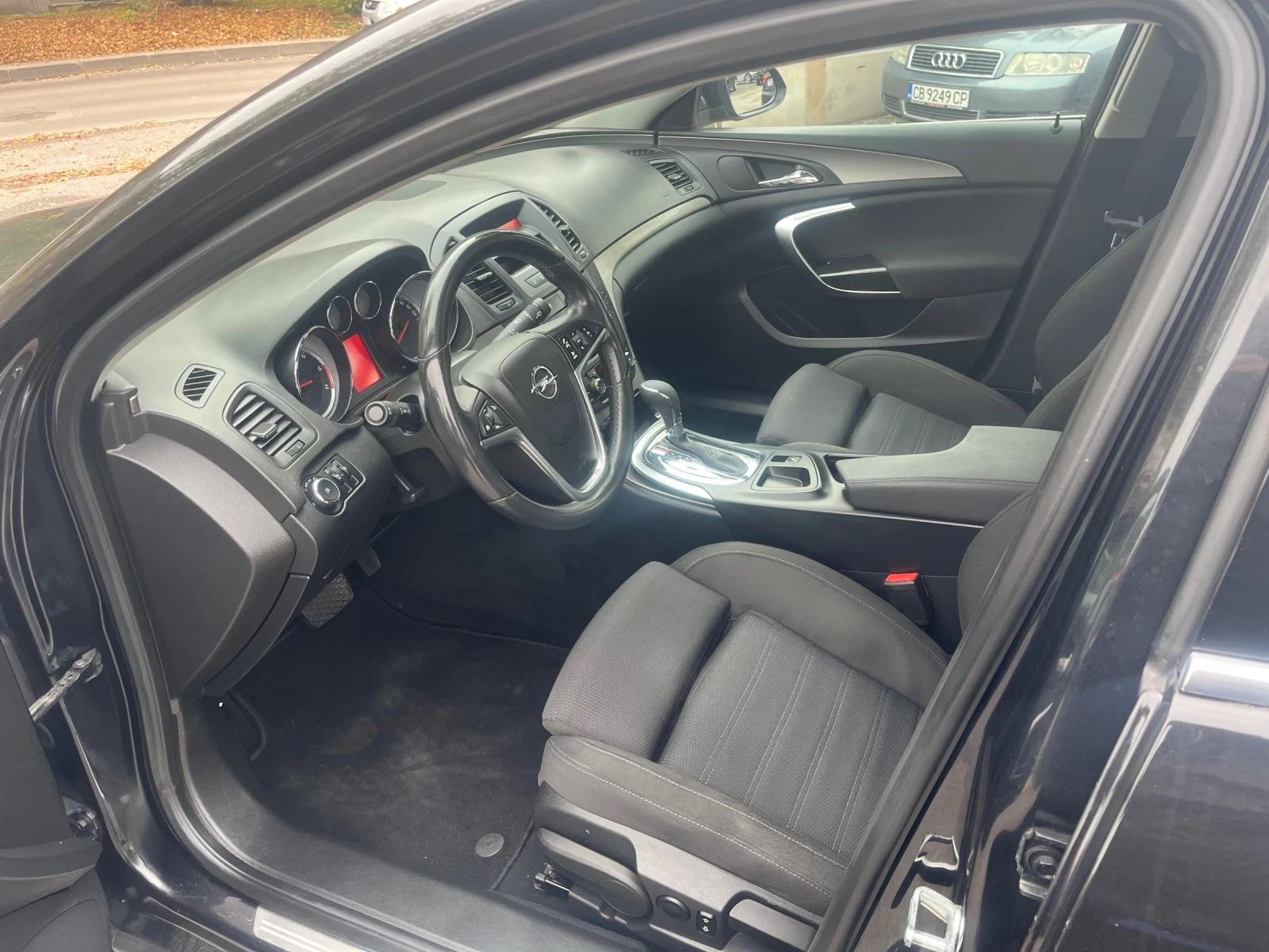 Opel Insignia 2.0 CDTI Automat Седан - изображение 9