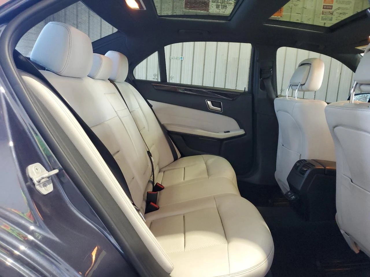 Mercedes-Benz E 350 4MATIC / LED фарове / Кожен салон / Подгрев / - изображение 10