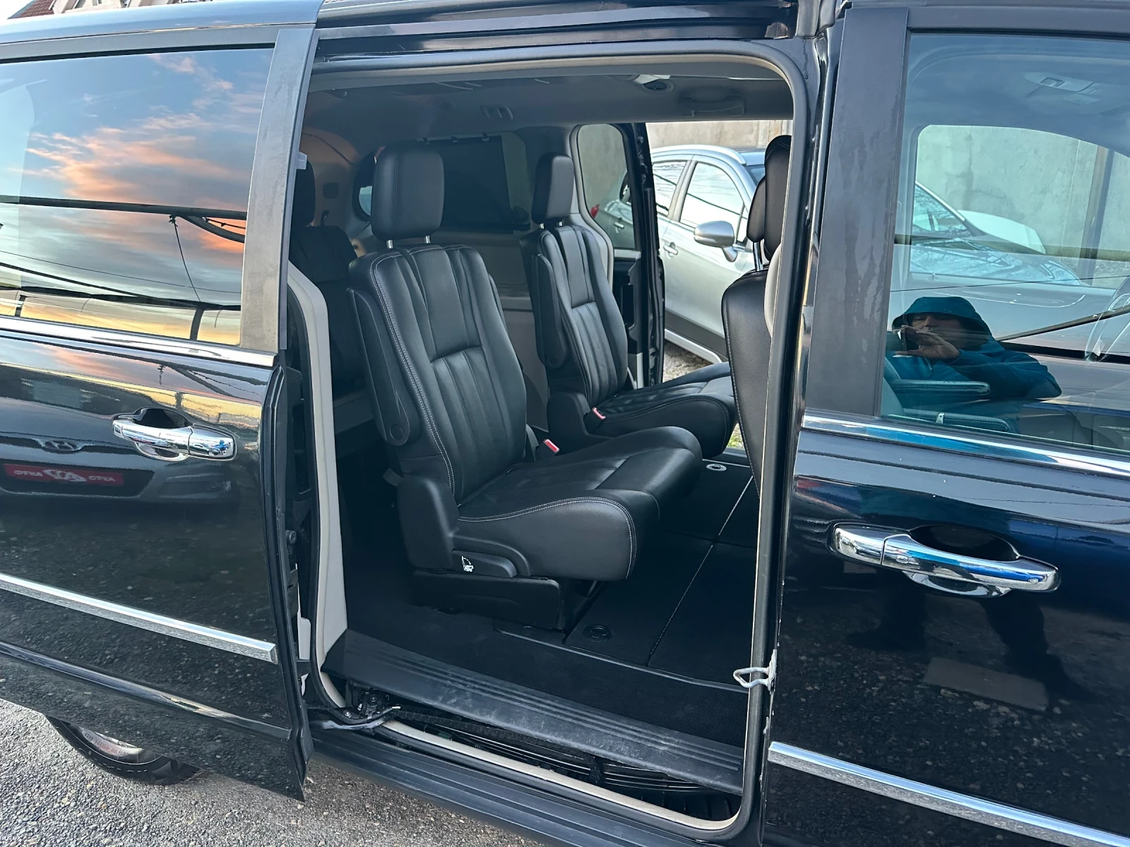 Lancia Voyager 2.8 CRD-163 k.s.-7 местен Автоматик - изображение 5