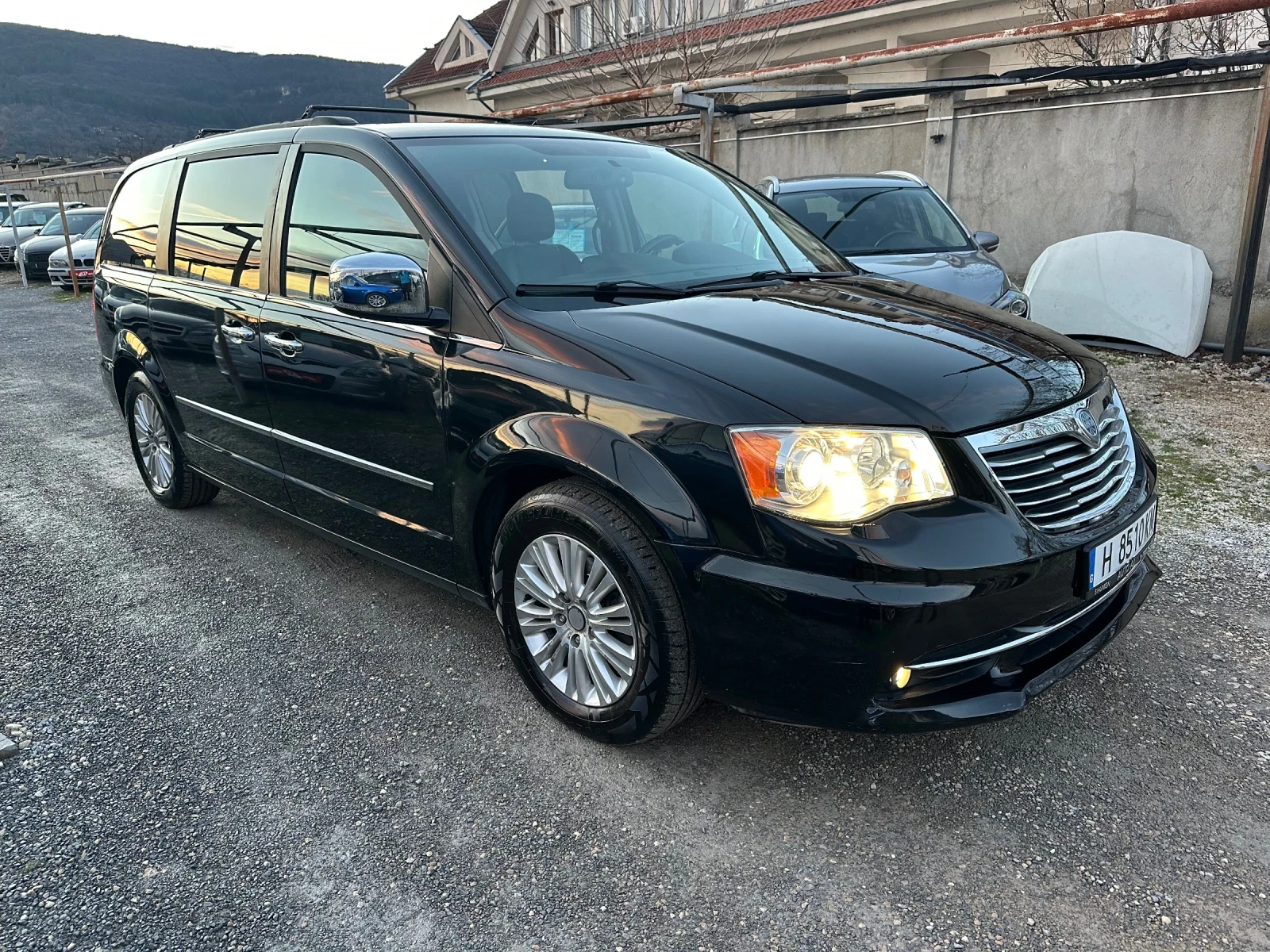 Lancia Voyager 2.8 CRD-163 k.s.-7 местен Автоматик - изображение 3