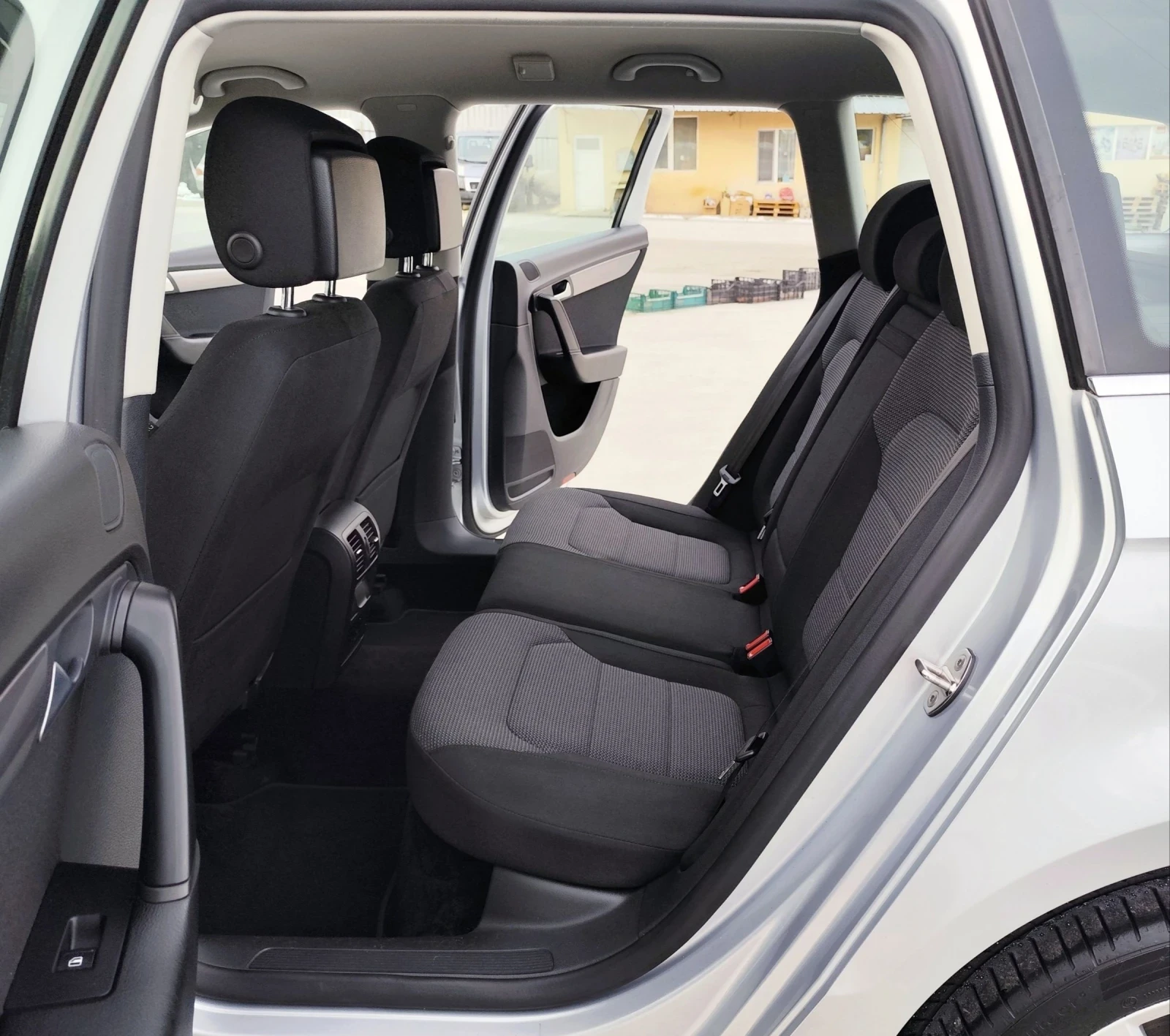 VW Passat 2.0TDI-140k-6ск.-EURO-5, снимка 11 - Автомобили и джипове - 53867787