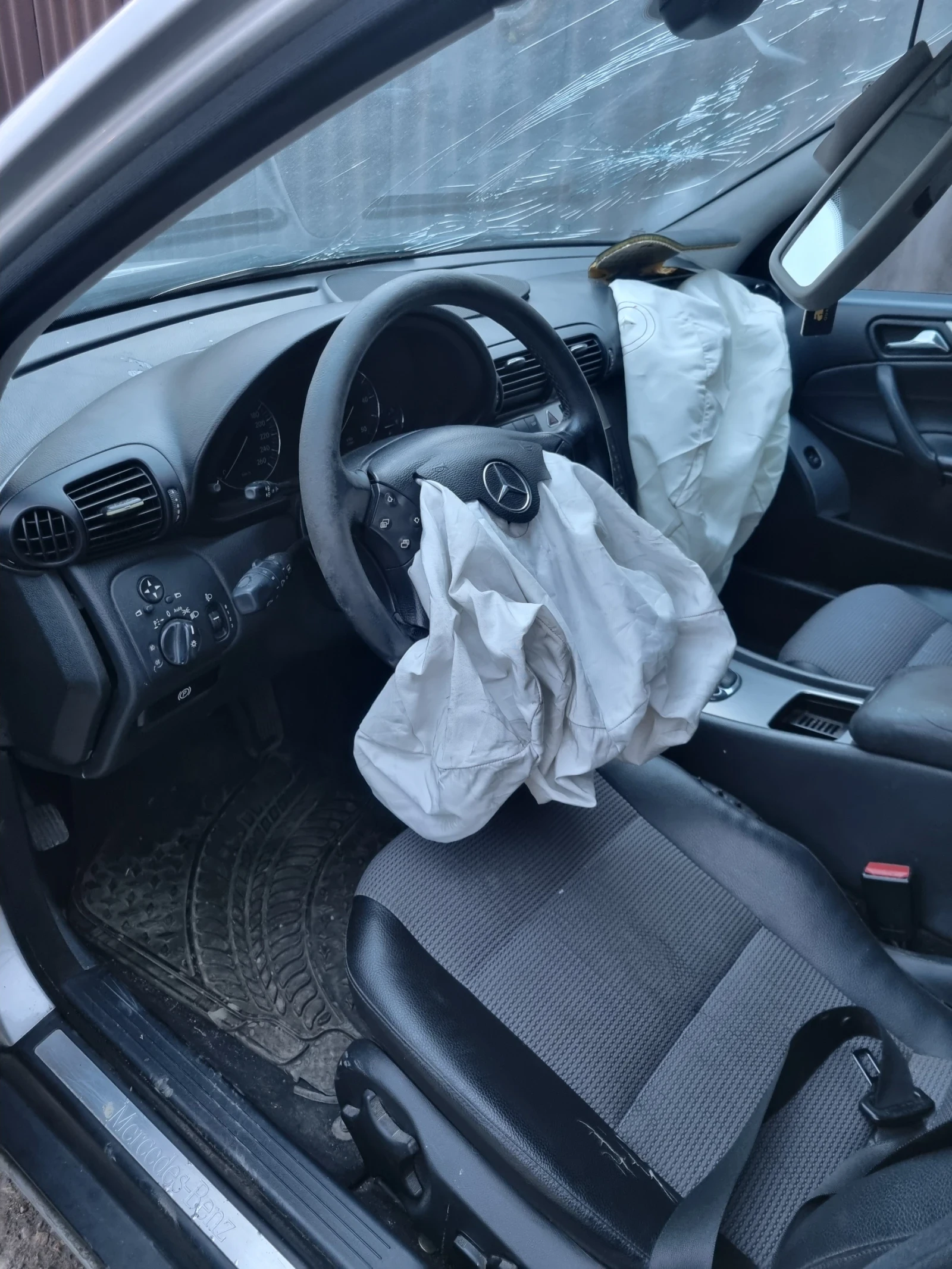 Mercedes-Benz C 220 2.2 CDI 150hp, снимка 8 - Автомобили и джипове - 53966360