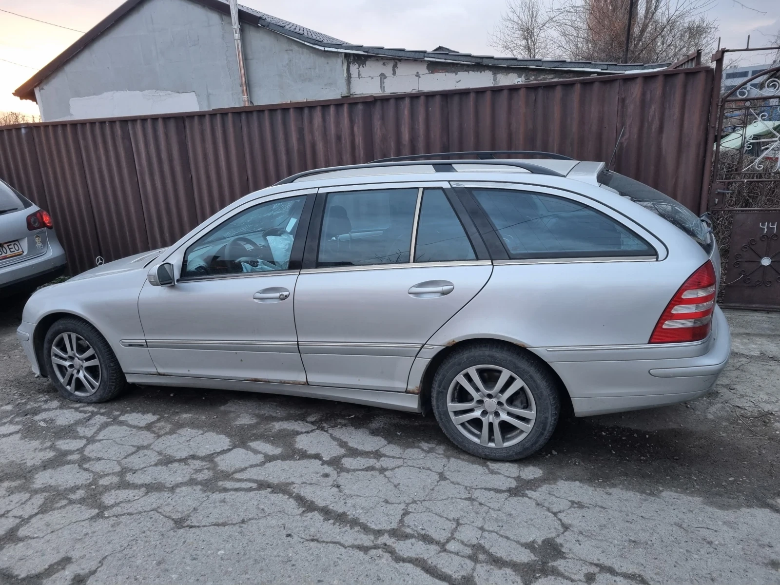 Mercedes-Benz C 220 2.2 CDI 150hp, снимка 3 - Автомобили и джипове - 53966360