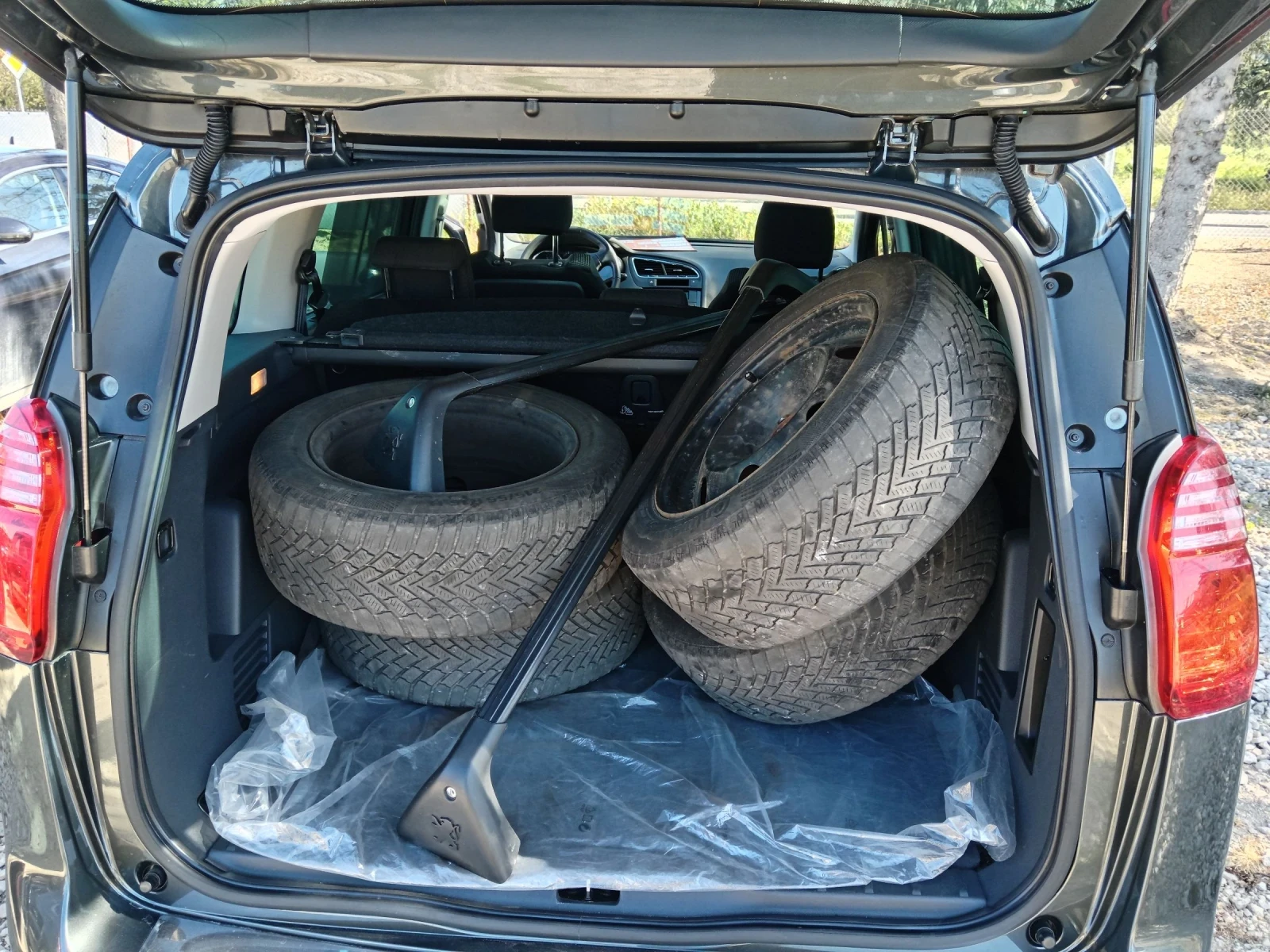 Peugeot 5008 1.6i-156к.с., снимка 9 - Автомобили и джипове - 54339392