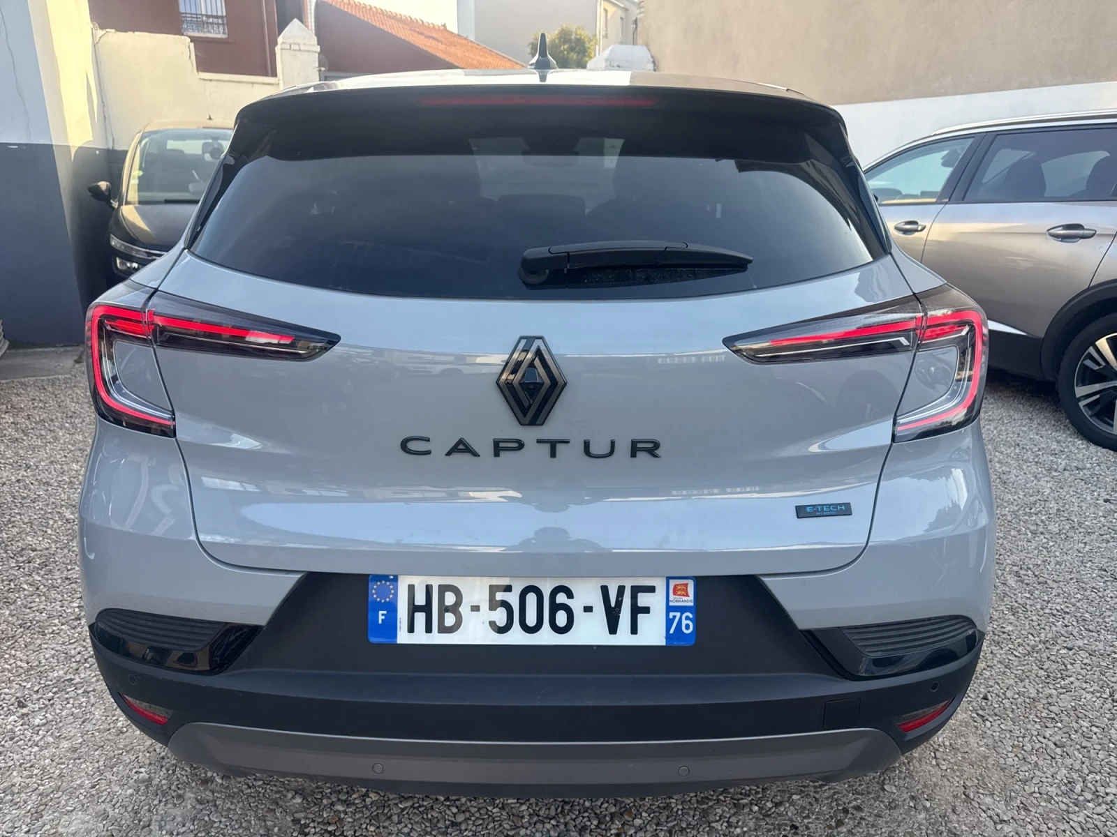 Renault Captur, снимка 6 - Автомобили и джипове - 54621485