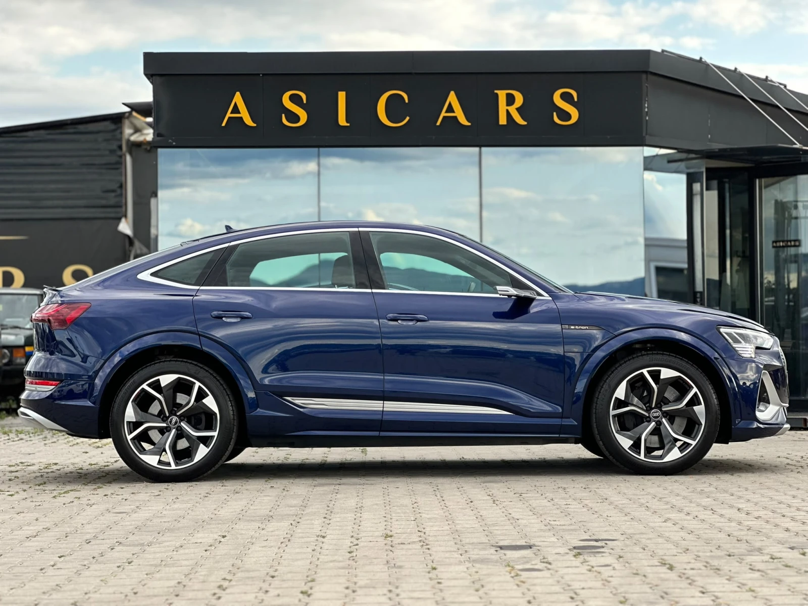 Audi E-Tron /SPORTBACK / S-LINE / 503HP / ГАРАНЦИЯ ДО 2031г./, снимка 6 - Автомобили и джипове - 55202012