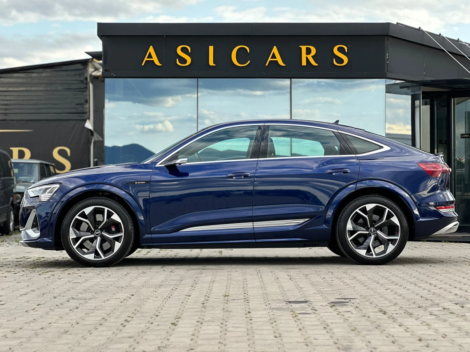 Audi E-Tron /SPORTBACK / S-LINE / 503HP / ГАРАНЦИЯ ДО 2031г./, снимка 2 - Автомобили и джипове - 55202012