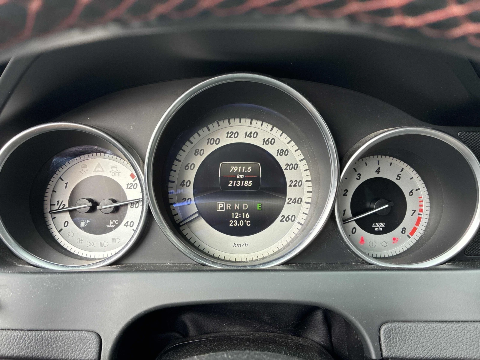 Mercedes-Benz C 350 AMG-pack* Night-Pack* Back cam* Pano* H&K* Подгрев, снимка 8 - Автомобили и джипове - 55604957