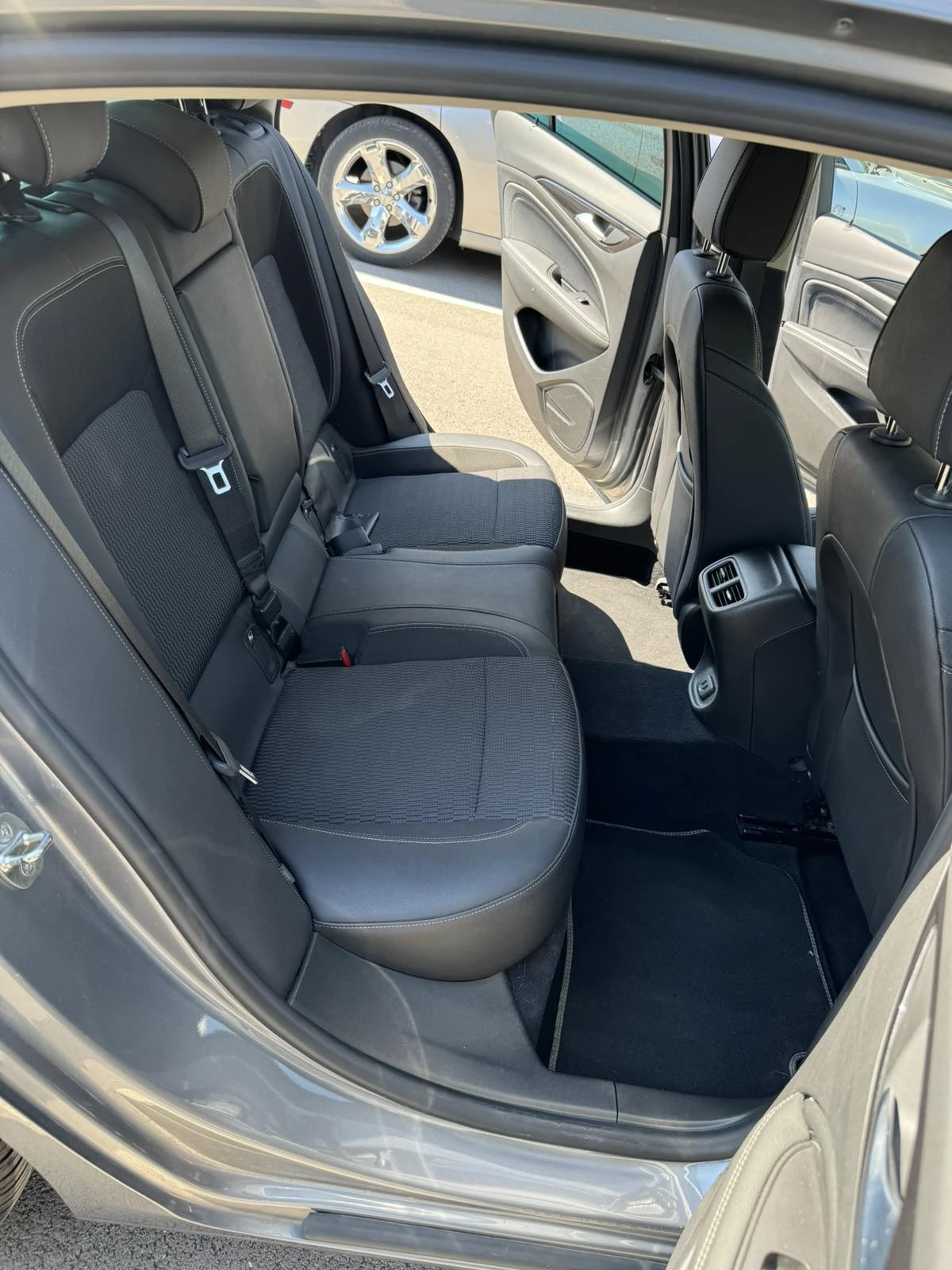 Opel Insignia 1.6 CDTI 136 HP, Automatic, снимка 7 - Автомобили и джипове - 55905147