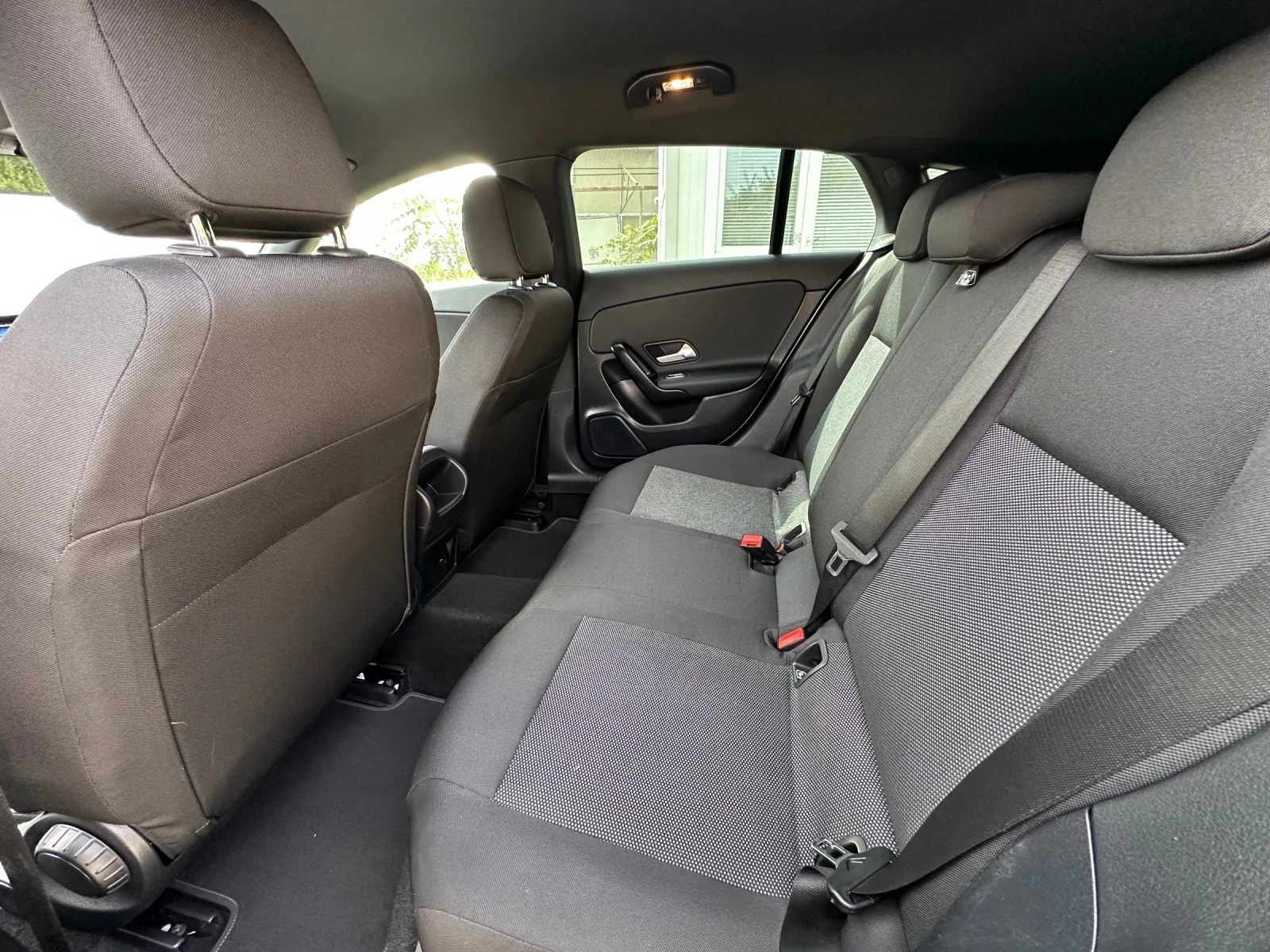 Mercedes-Benz CLA 180 CLA180d, снимка 11 - Автомобили и джипове - 56113126
