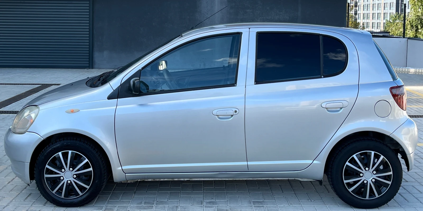 Toyota Yaris 1.1VVT/I/2001Г, снимка 4 - Автомобили и джипове - 56295944