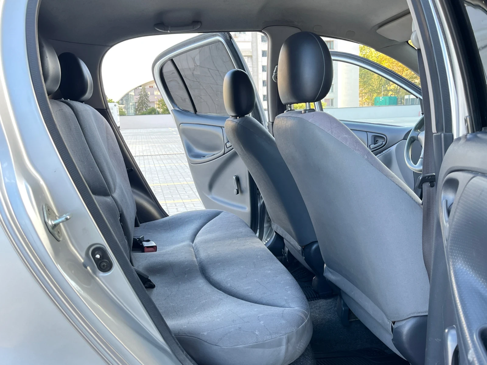 Toyota Yaris 1.1VVT/I/2001Г, снимка 14 - Автомобили и джипове - 56295944
