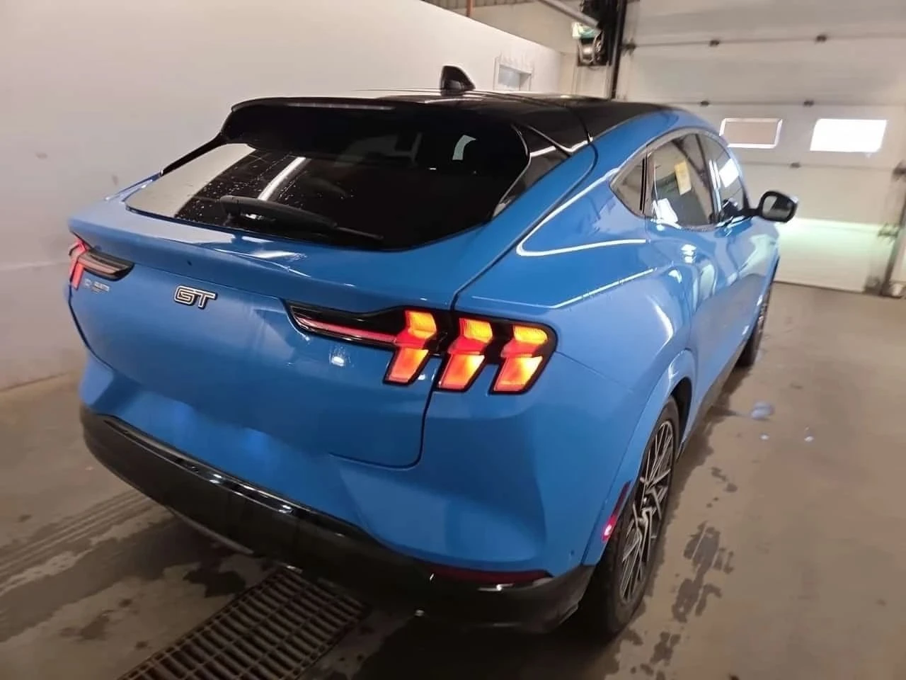 Ford Mustang Mach-E, снимка 3 - Автомобили и джипове - 56687427