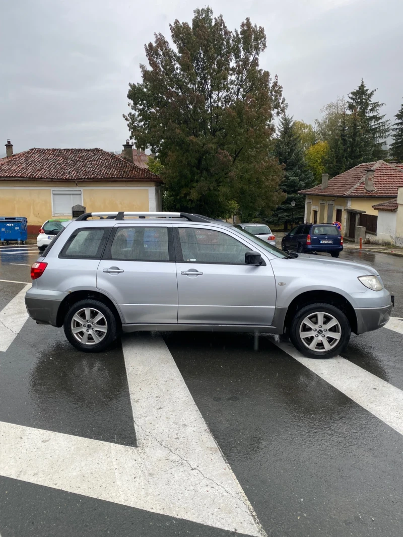 Mitsubishi Outlander 2.0i 136, снимка 3 - Автомобили и джипове - 52275653