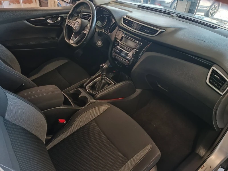 Nissan Qashqai 1.5 dCi, снимка 9 - Автомобили и джипове - 52952691