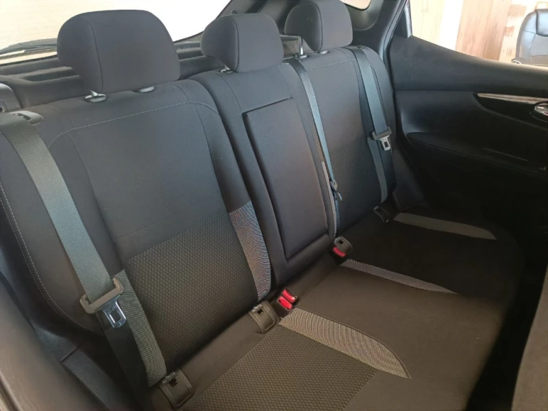 Nissan Qashqai 1.5 dCi, снимка 11 - Автомобили и джипове - 52952691