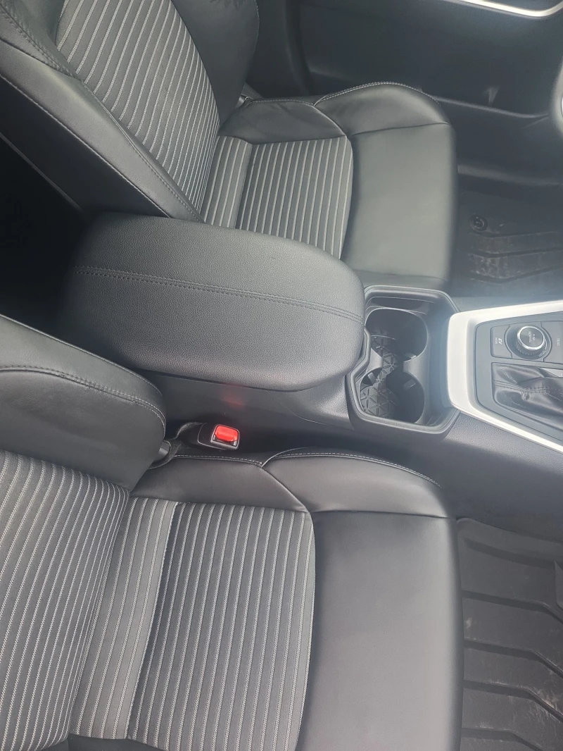 Toyota Rav4 2.5 4X4 Hibrid, снимка 11 - Автомобили и джипове - 53272914