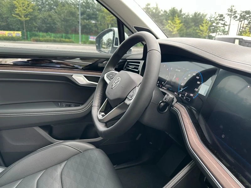 VW Touareg 3.0 Automatic, снимка 9 - Автомобили и джипове - 55730266