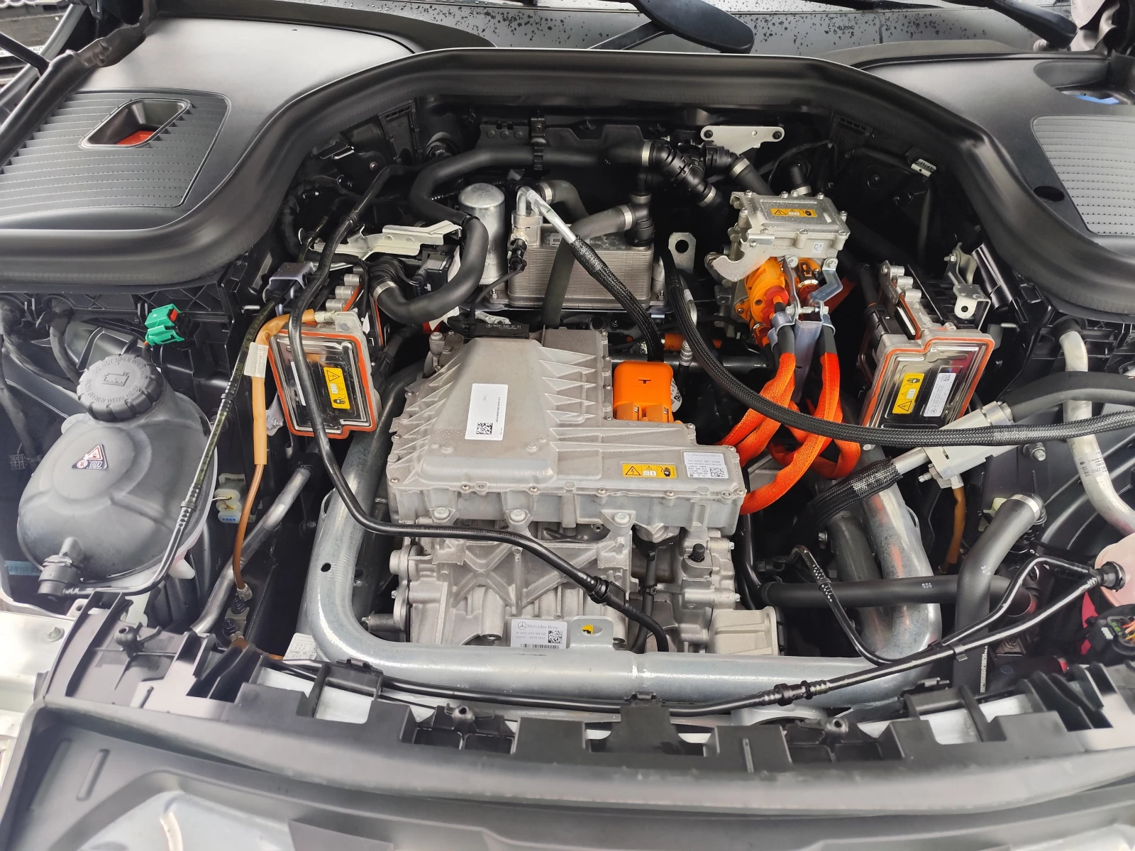 Mercedes-Benz EQC 400 4 MATIC* PREMIUM* 86kWh* BURMESTER* , снимка 15 - Автомобили и джипове - 54477700