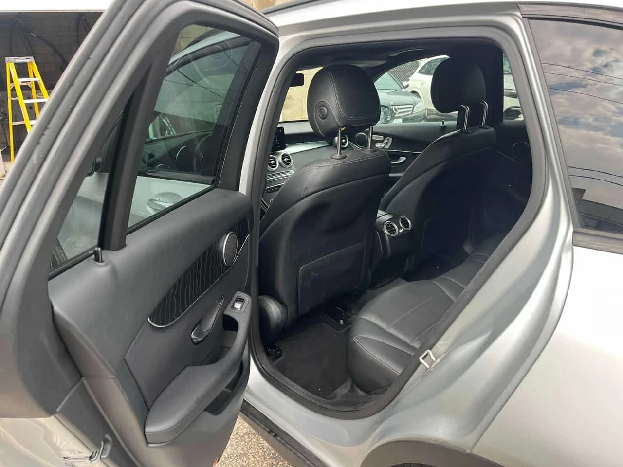 Mercedes-Benz GLC 300 ПАНОРАМА/ОТ ПРЕДСТАВИТЕЛСТВО НА MERCEDES, снимка 13 - Автомобили и джипове - 54572398