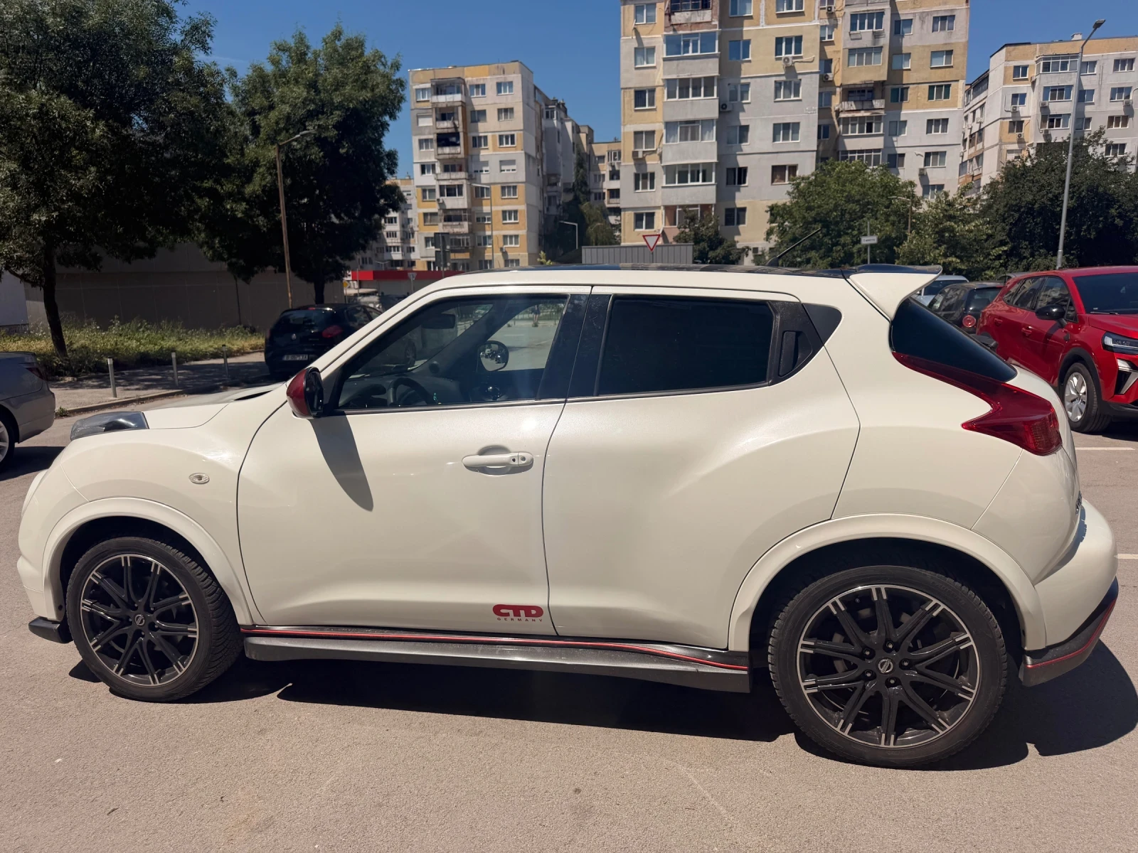 Nissan Juke, снимка 4 - Автомобили и джипове - 54891727